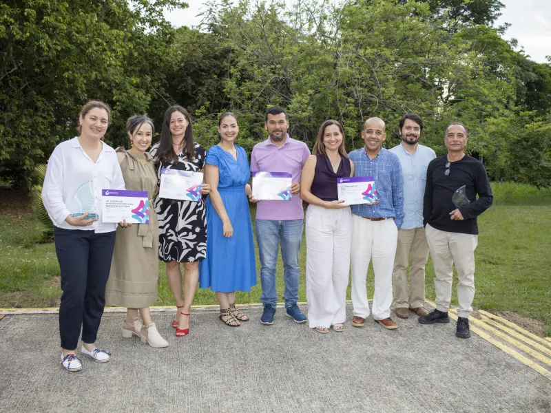 Representantes de los proyectos ganadores de los premios CIDESCO a la Innovación Universitaria 2023, UP: Bipedestadores para bebés y Colores por la vida; y proyectos finalistas Transer y Desarrollo rural y equidad para la paz del norte del Cauca.