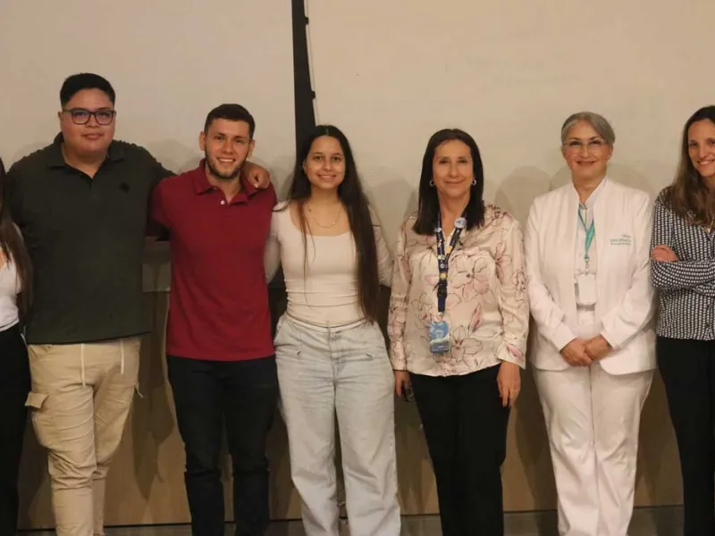 Egresados del programa de Enfermería podrán hacer prácticas y máster en España gracias a convenio con Quirónsalud Egresados del programa de Enfermería podrán hacer prácticas y máster en España gracias a convenio con Quirónsalud