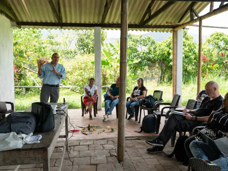 fortalecer las economías propias